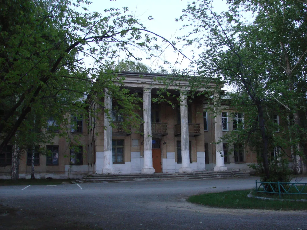 Здание заводского госпиталя (в годы Второй мировой войны) (Верхний Уфалей)