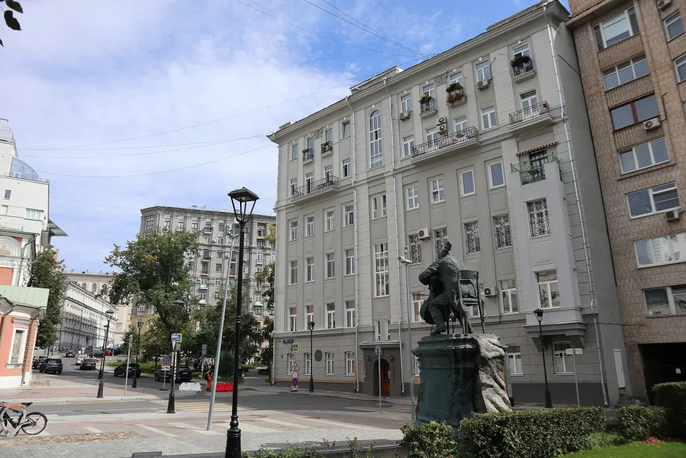 Брюсов переулок 6