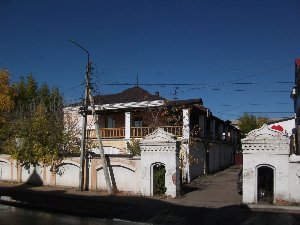 Жилой дом с торговой лавкой (Улан-Удэ)
