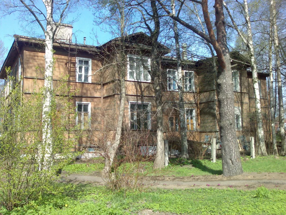 Здание церковно-приходской школы и приюта церкви Апостола Петра