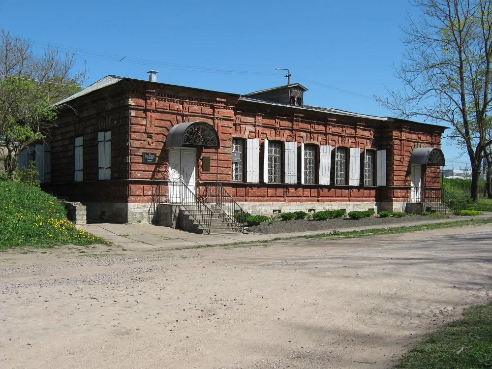 Здание бывшей таможни купца А. Орлова («Красный дом») (Ивангород)