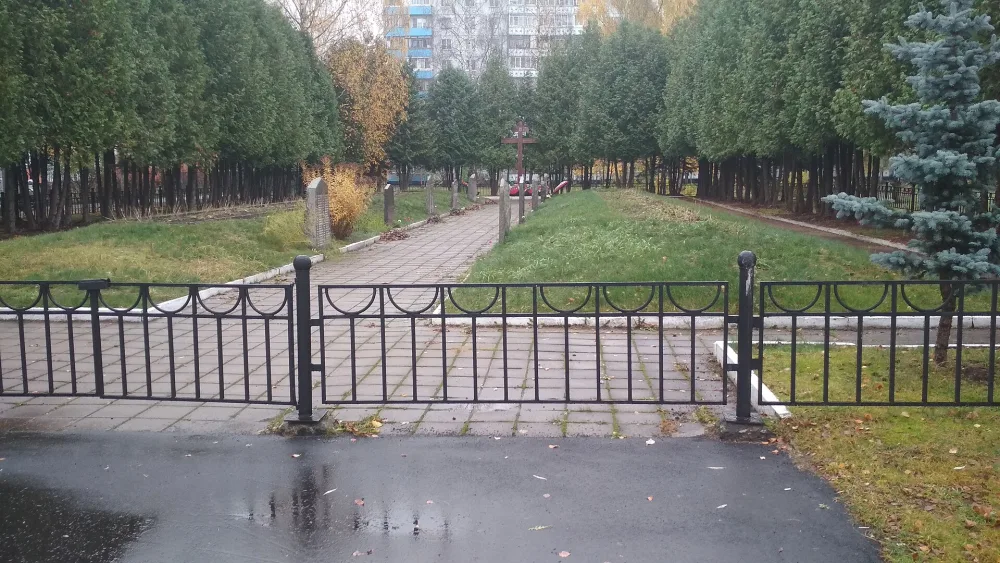 Братское кладбище 183 советских воинов, погибших в борьбе с фашистами (Великий Новгород)