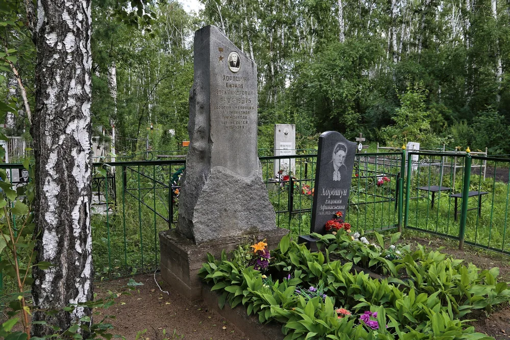 Могила К.А. Хорошуна, героя Социалистического труда, организатора совхозного производства (Нижнеиртышское)
