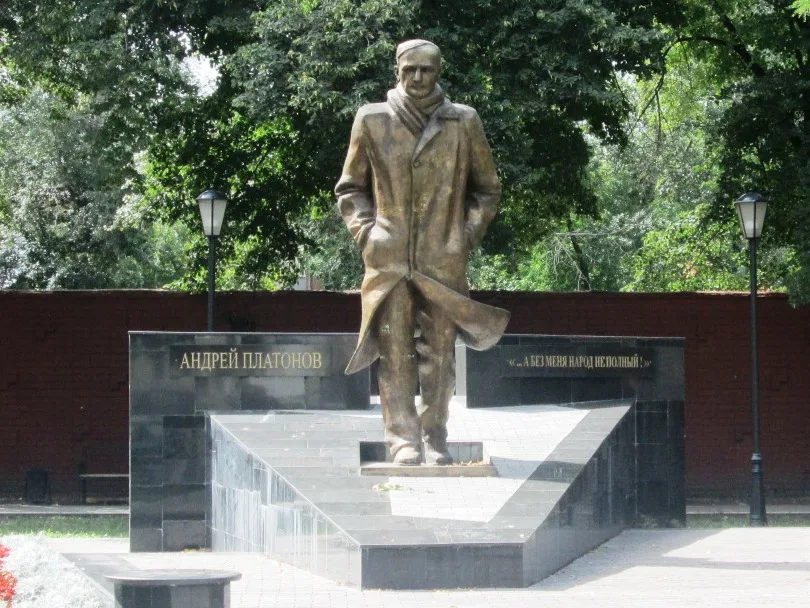 Памятник А. П. Платонову (Воронеж)