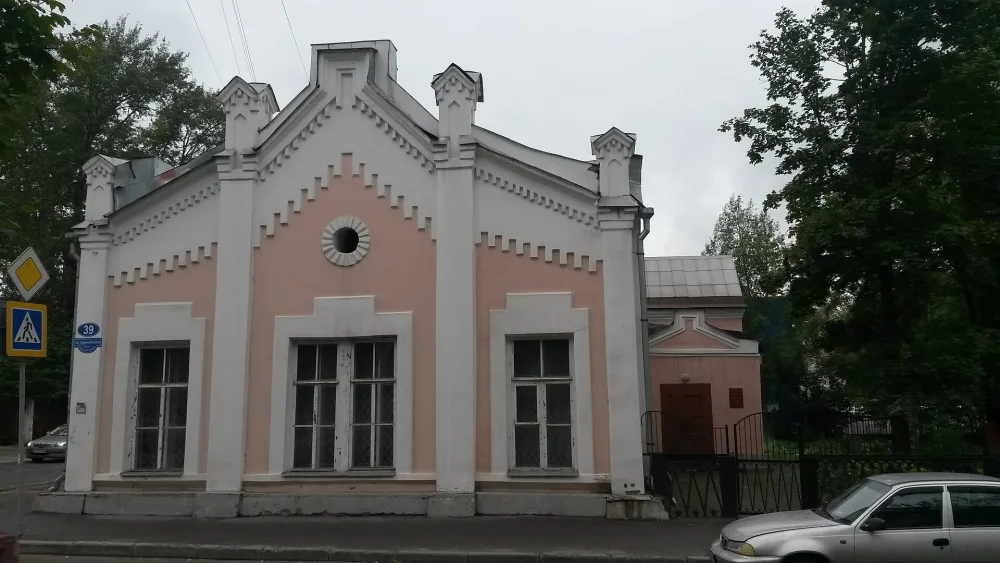 Здание череповецкого краеведческого музея, основанного по инициативе ученого-этнографа и фольклориста Е.В. Барсова (Череповец)