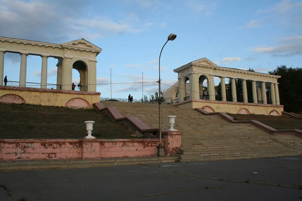 Пропилеи стадиона им. Логинова