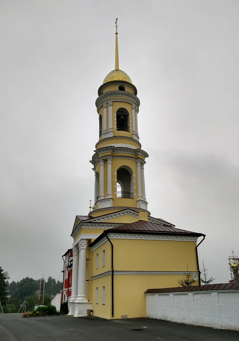 Колокольня с западным и восточным флигелями (Белёв)