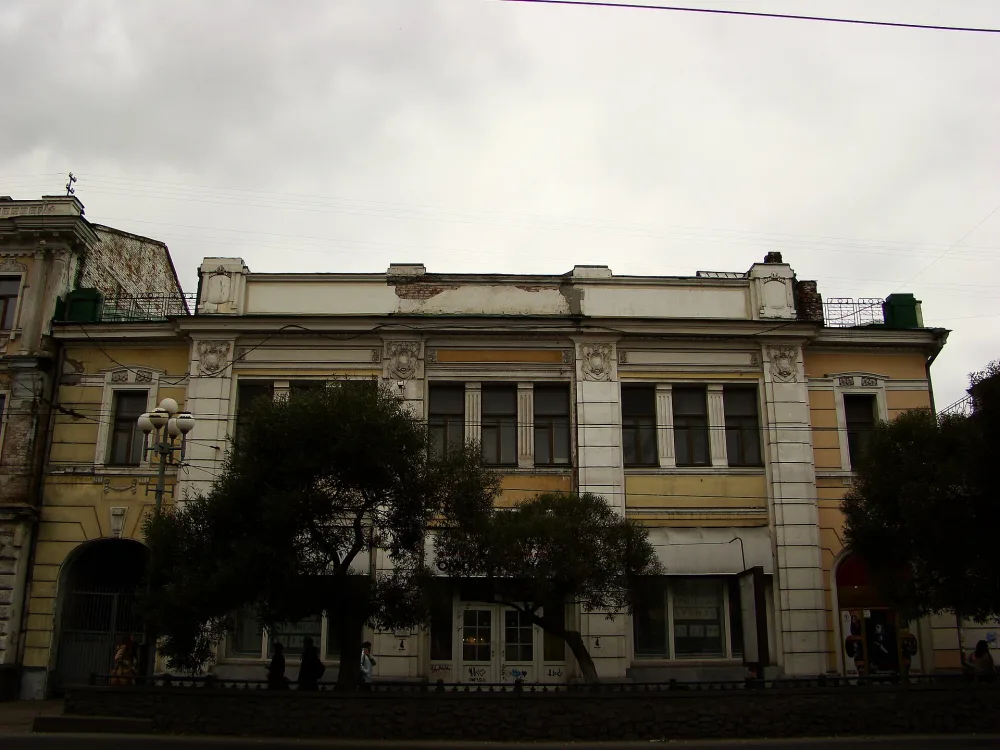 Магазин Морозова В. и отделение Волжско-Камского коммерческого банка (Омск)