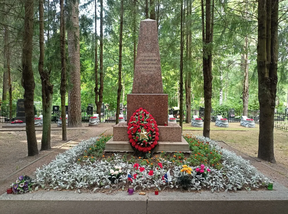 Братское кладбище советских воинов, погибших в Великую Отечественную войну (Парголово)