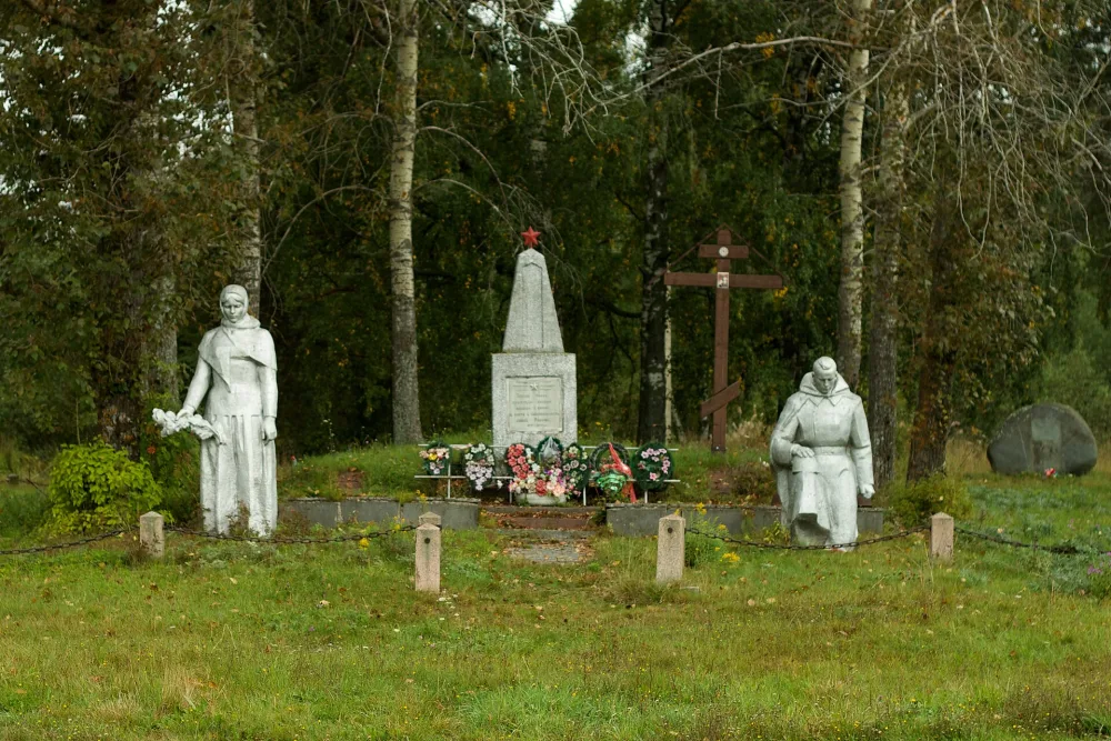 Братская могила советских воинов, погибших в боях с фашистскими захватчиками (Салми)