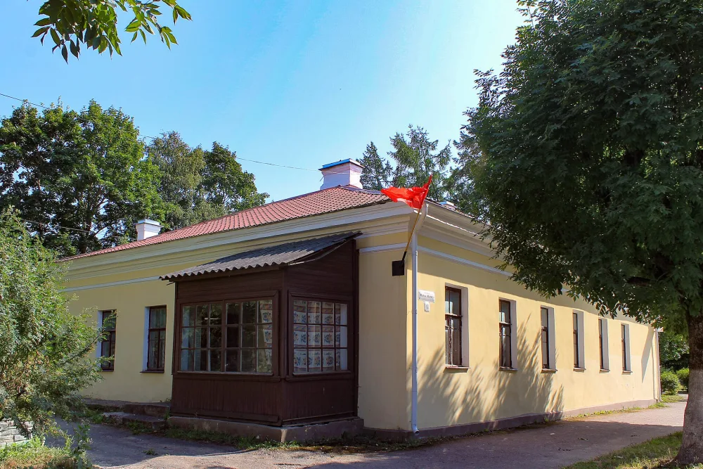 Городская усадьба П.Э. Шермессера. Главный дом (Гдов)