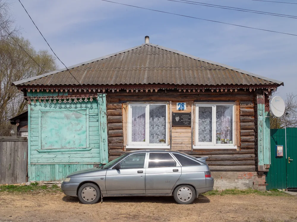Дом, где в 1921-1940 гг. жил Герой Советского Союза И.К. Ошмарин (1921-1943) (Судогда)