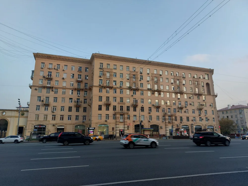 Жилой дом с оградой (Дорогомилово)