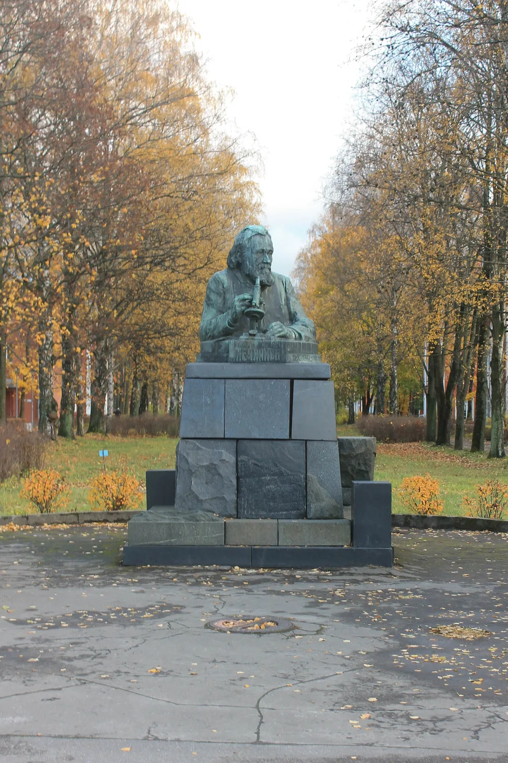 Памятник биологу И.И. Мечникову