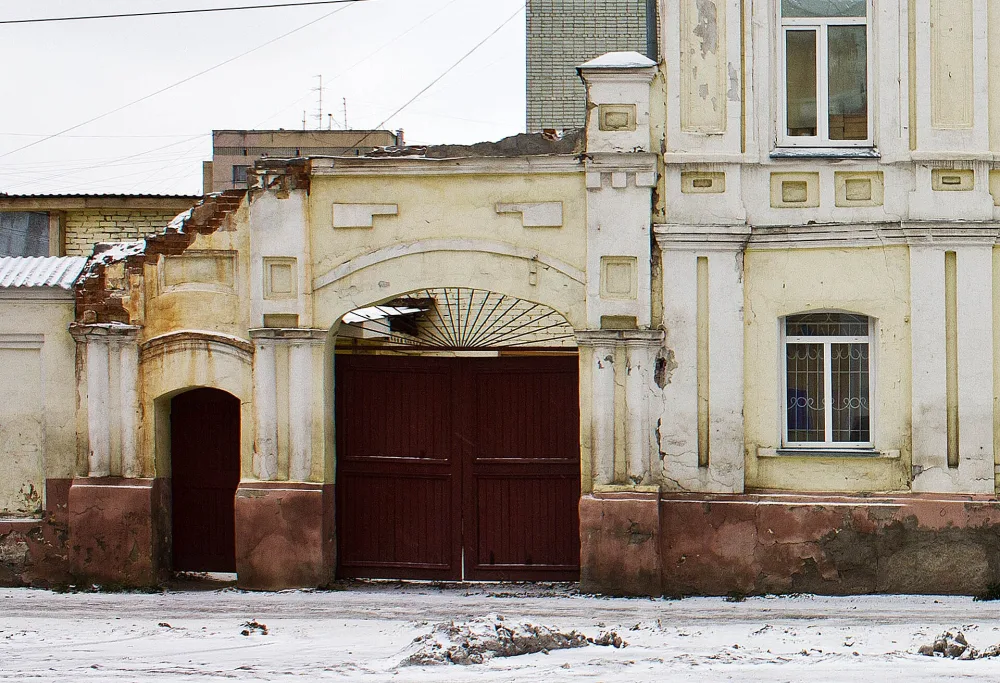 Ограда с двумя воротами (Курган)