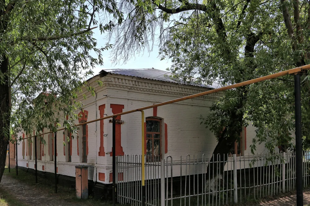 Здание больницы (Тюкалинск)