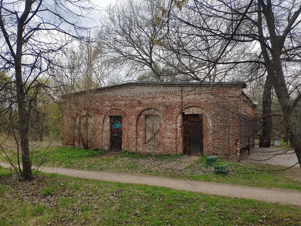 Два флигеля: пивоварня (Лианозово)