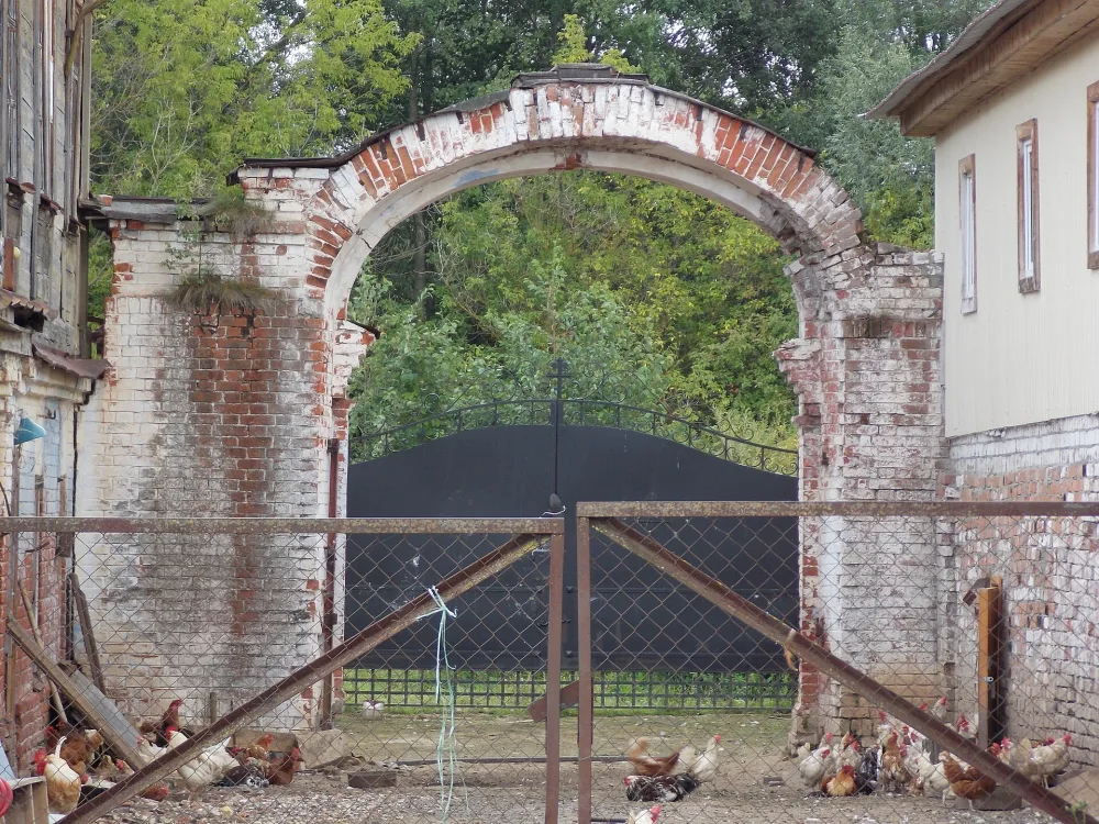 Ворота с фрагментом ограды
