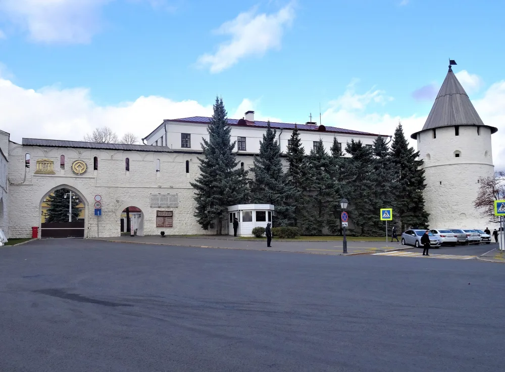 Прясло стены между юго-восточной башней и Спасской башней