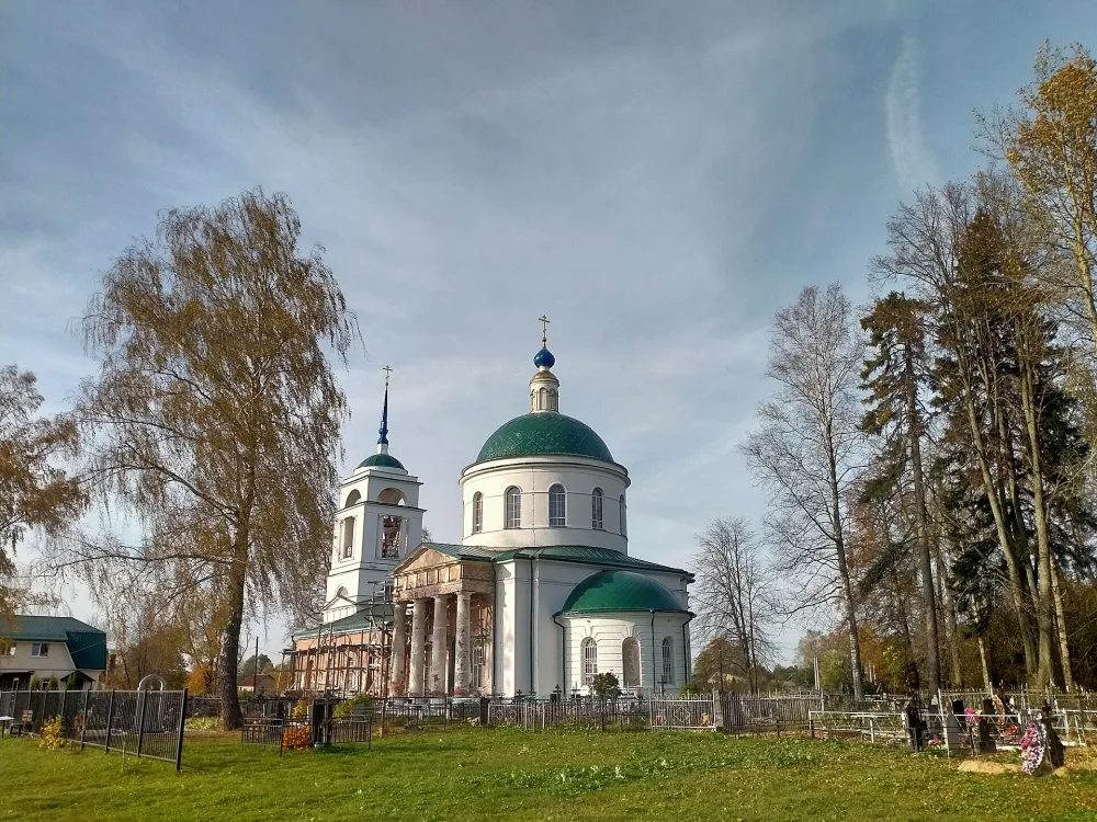 Троицкая церковь с живописью (Крутец)