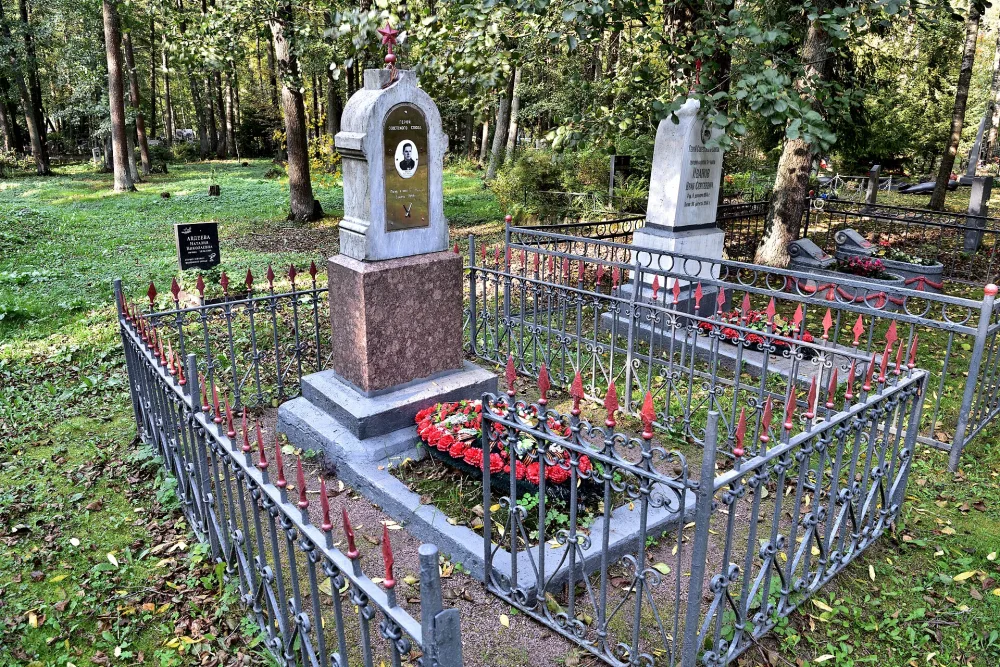 Могила П.И. Крылова (1914-1944), Героя Советского Союза (Кронштадт)