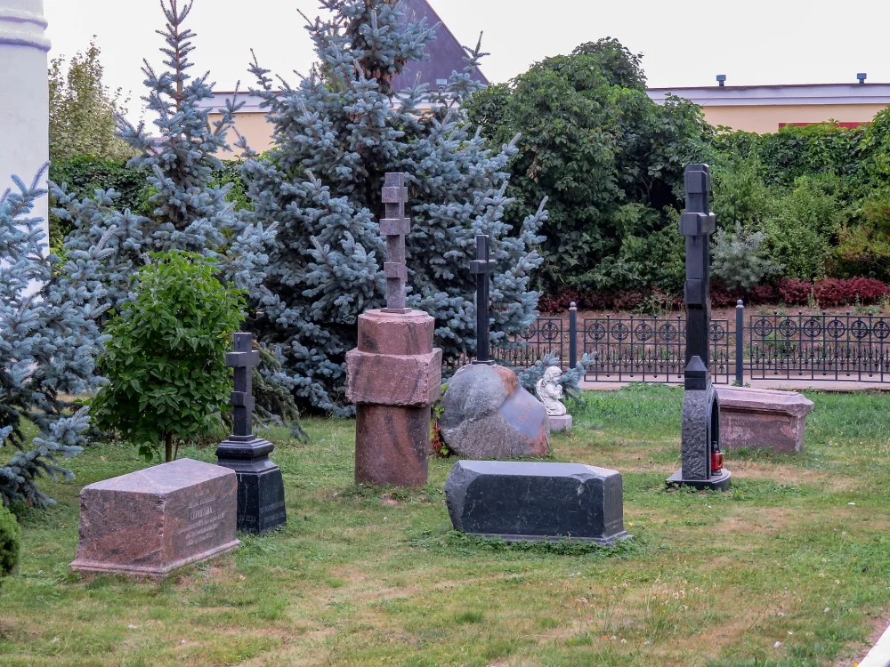 Надгробия некрополя Высоцкого монастыря (Серпухов)