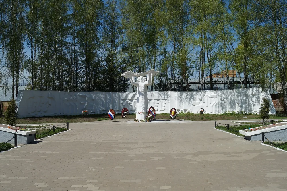 Воинское кладбище №4 («Офицерское») с захоронением офицеров, погибших в боях с фашистскими захватчиками при обороне Тулы и умерших от ран в госпиталях Тулы