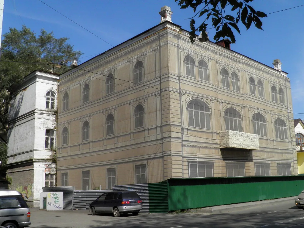Библиотека им. Гоголя — первая на Дальнем Востоке публичная библиотека (Владивосток)