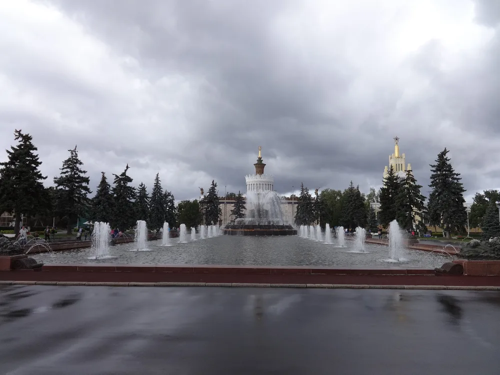 Каменный цветок (фонтан)