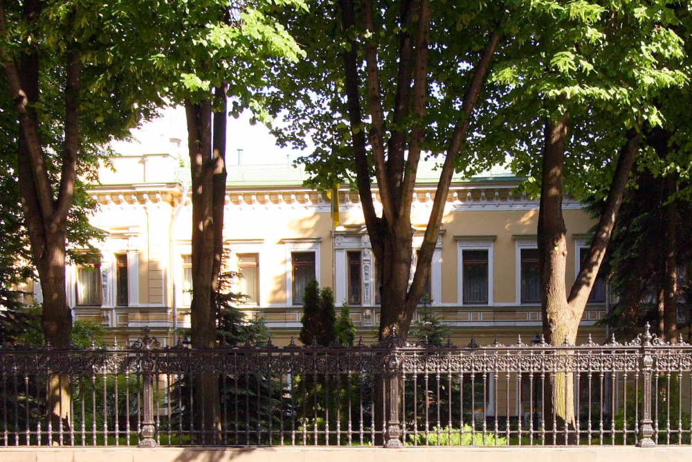 Leontievsky Lane 18