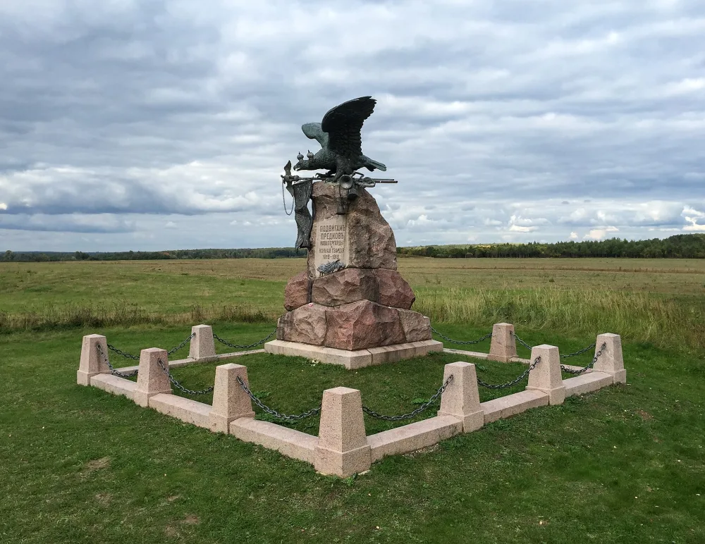 Памятник кавалергардам и конной гвардии (пос. Бородинского музея)