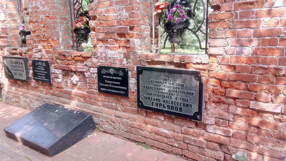 Памятный знак в честь Героя Советского союза М.А. Гурьянова (Жуков)
