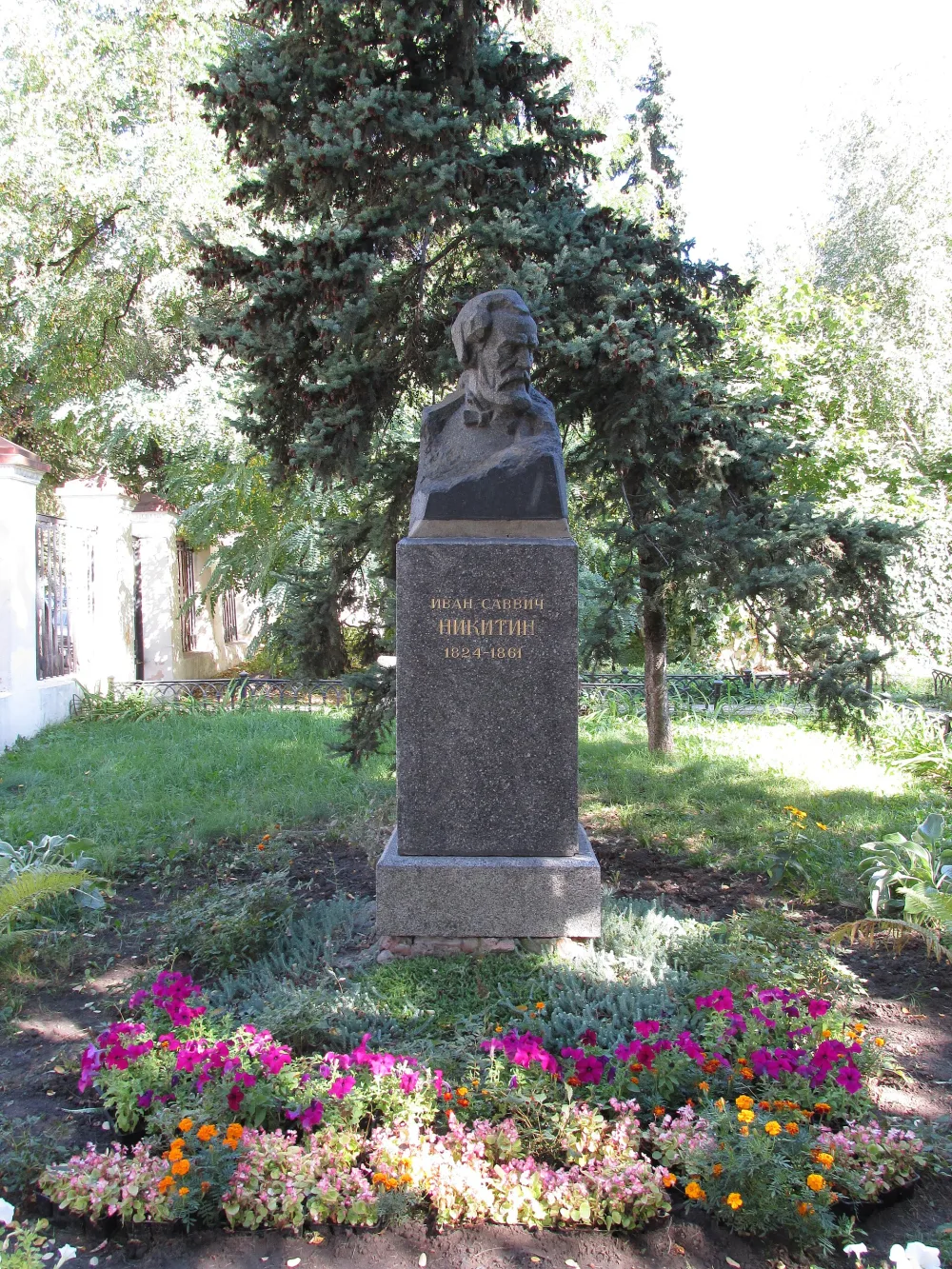 Бюст И.С. Никитина