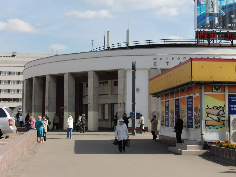Наземный вестибюль станции метро Рижская