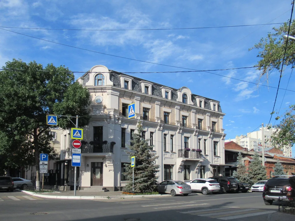 Городская усадьба купцов Дунаевых: - каменный дом, в котором размещалась казенная винная лавка; - одноэтажный каменный флигель, в котором размещалась портерная лавка Н.Ф. Дунаева