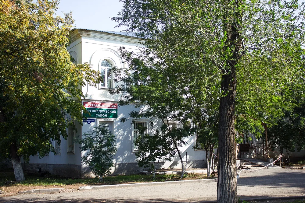 Дом доктора Войцеховича, где в клубе оренбургских большевиков обсуждались апрельские тезисы В.И. Ленина и была создана самостоятельная организация большевиков. Здесь проходили собрания большевиков под руководством С.М. Цвиллинга