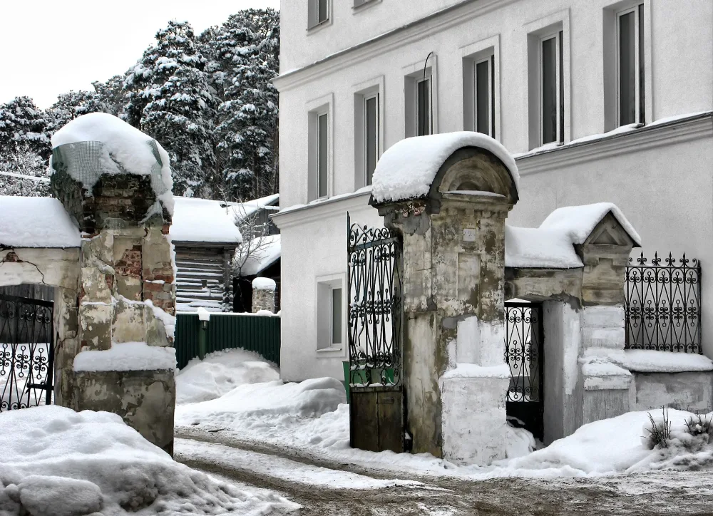 Ограда с воротами (Судиславль)