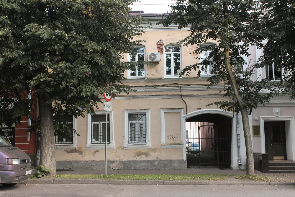 Дом Ф.О. Родионова с дворовым флигелем, примыкающим к дому (Великий Новгород)