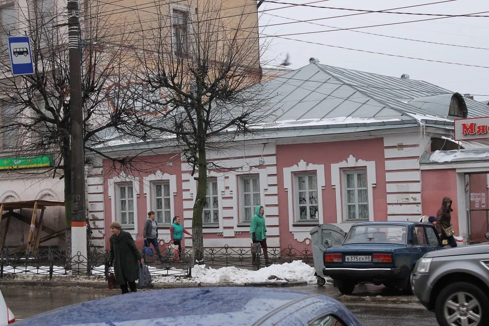 Жилой дом с воротами и оградой (Тверь)