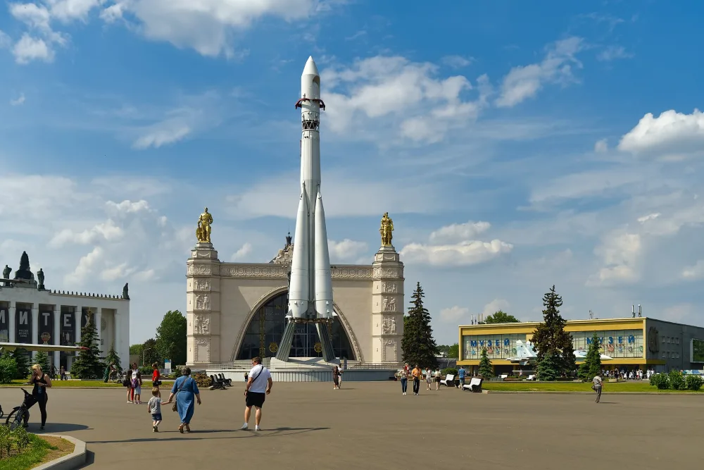 Площадь Промышленности на ВДНХ