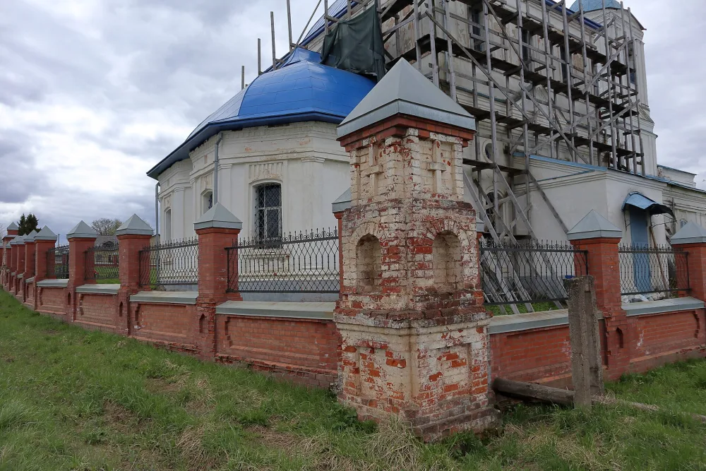 Ограда с угловыми башнями (Андрианово)