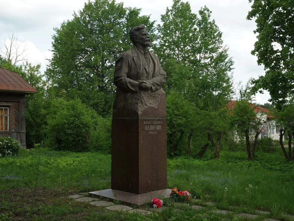 Памятник М. И. Калинину (Верхняя Троица)