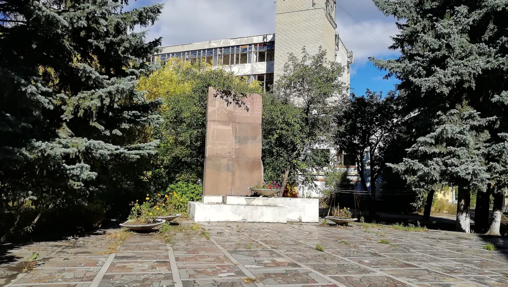 Памятник работникам обувной фабрики, погибшим в годы Великой Отечественной войны (Кузнецк)