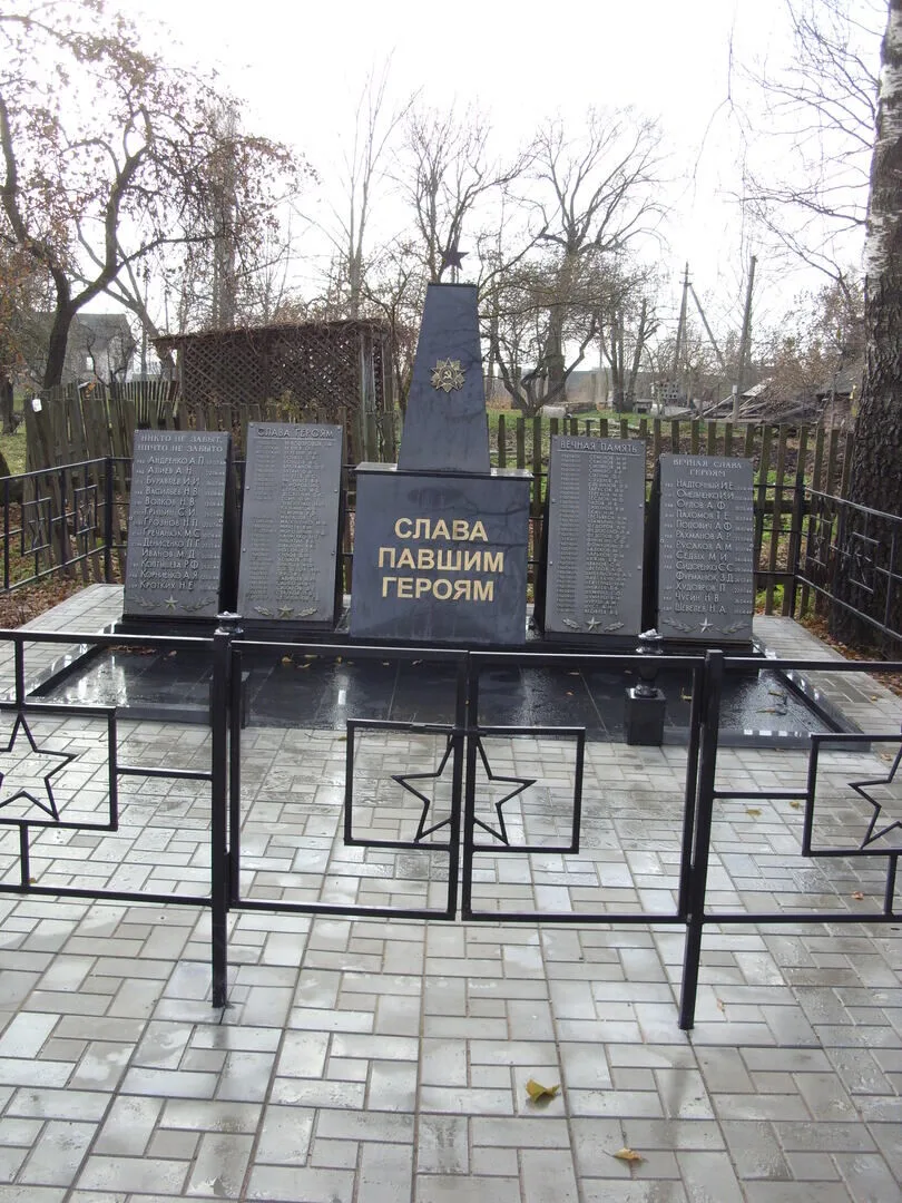 Братская могила воинов Советской Армии, погибших в 1944 году (Васильево)
