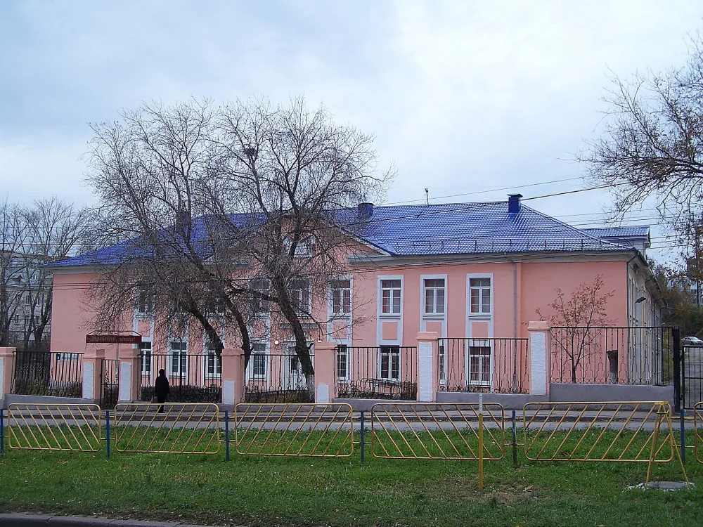 Здание школы по улице Матросова 5