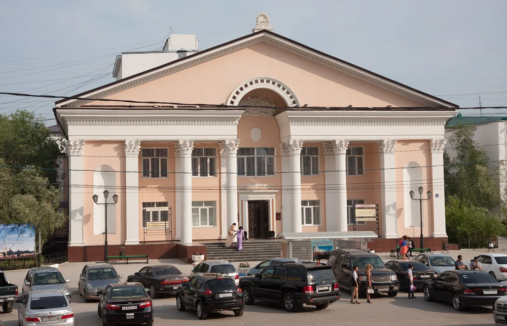 Русский драматический театр