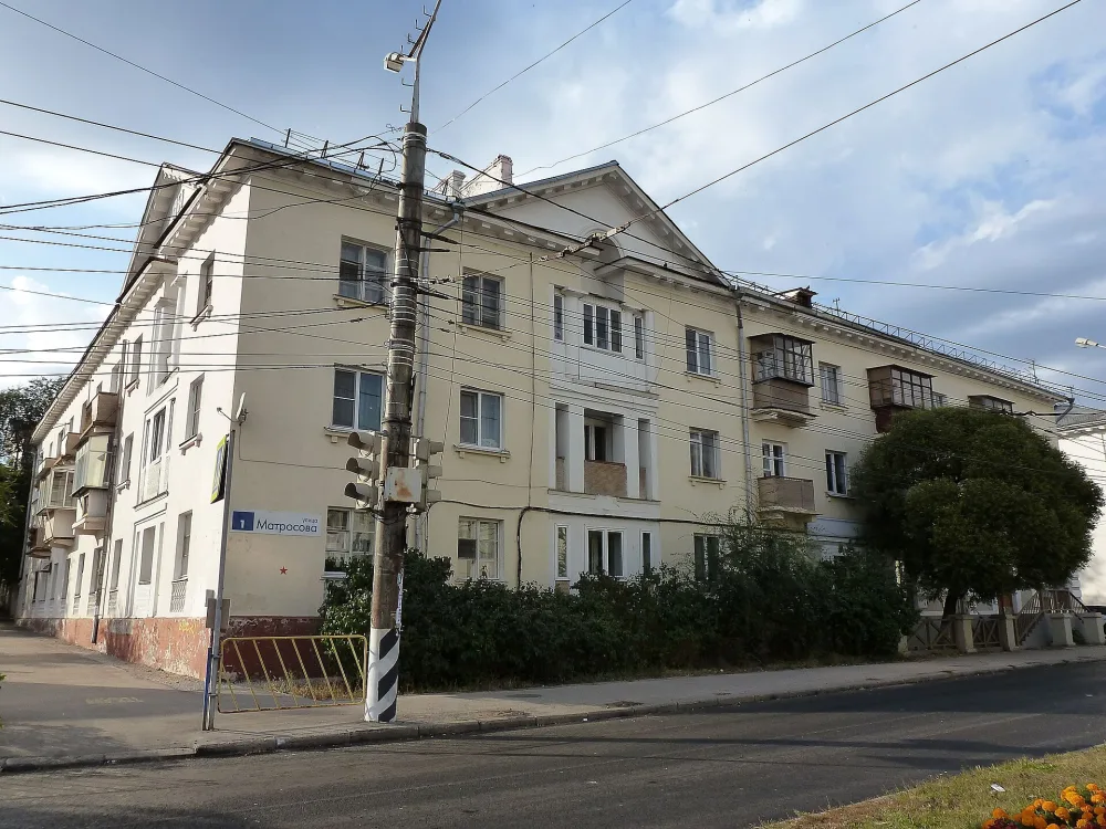 Жилой дом по улице Матросова 1