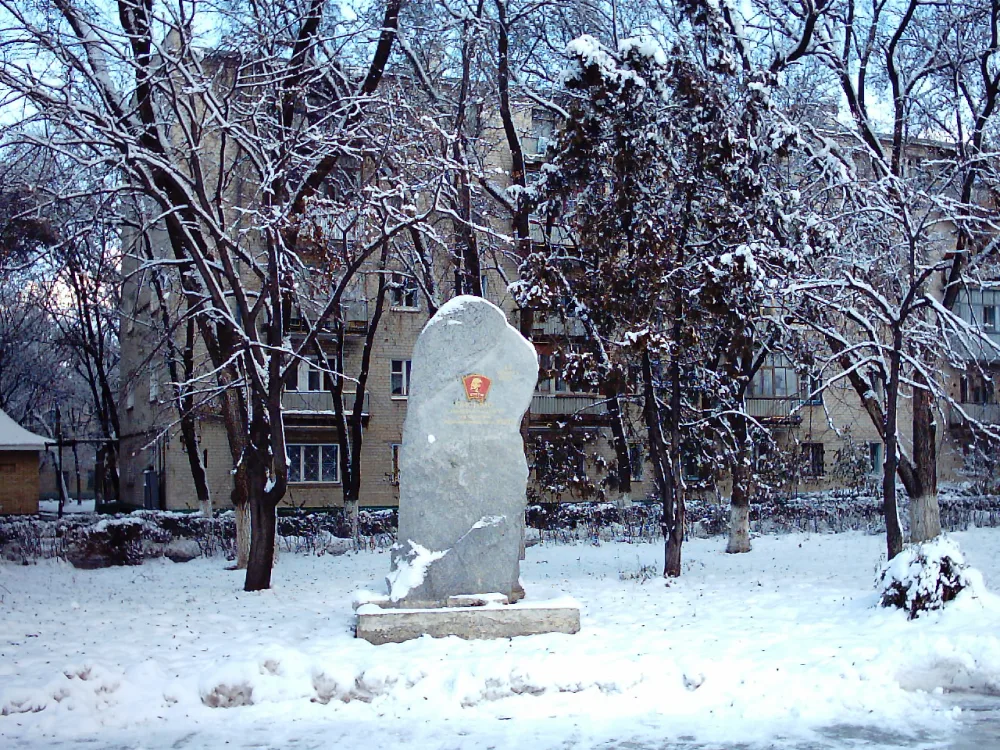 Памятный знак «Письмо к комсомольцам и молодежи Невинномысска 2025 года» (Невинномысск)