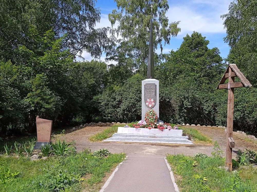Братская могила советских воинов, погибших в борьбе с фашистами (Коростынь)