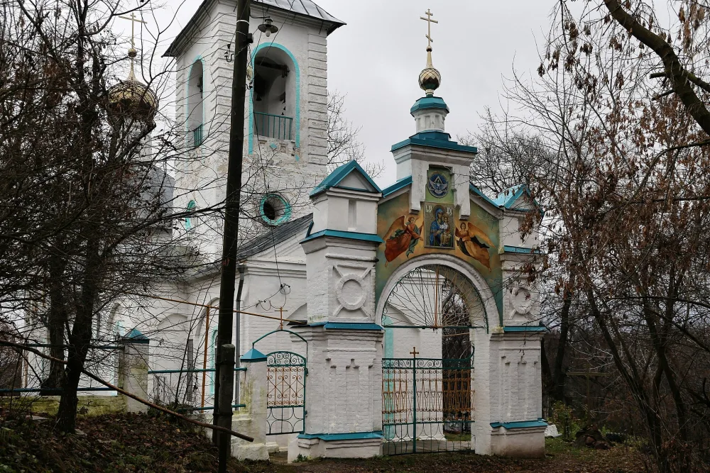 Ограда с воротами (Малые Липки)